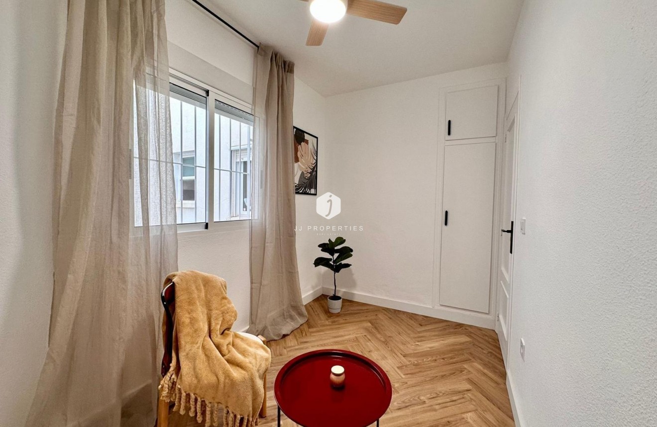 Aus zweiter Hand - Wohnung -
Torrevieja - Playa del Cura