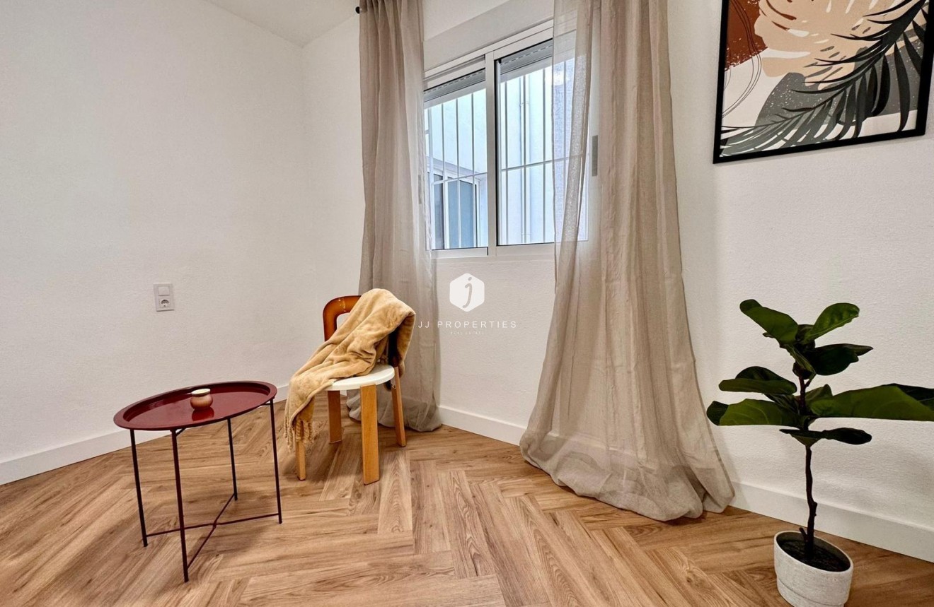 Aus zweiter Hand - Wohnung -
Torrevieja - Playa del Cura