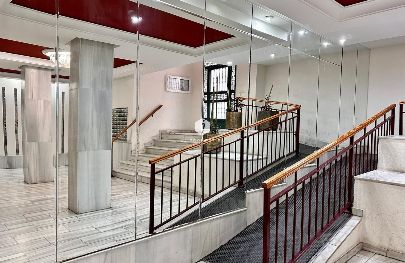 Aus zweiter Hand - Wohnung -
Torrevieja - Playa del Cura