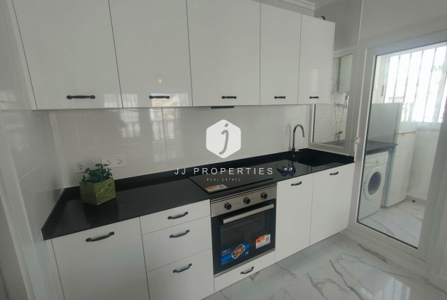 Resale - Bungalow -
Torrevieja - Rosaleda-los Frutales