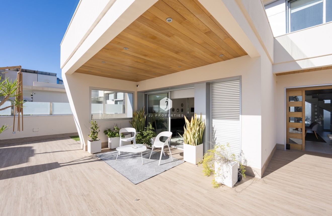 Resale - Villa -
Orihuela Costa - Costa Blanca