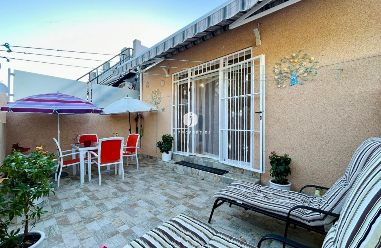 Resale - Chalet -
Torrevieja - Costa Blanca