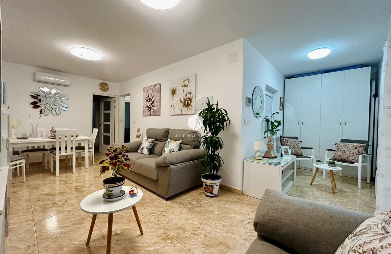 Resale - Chalet -
Torrevieja - Costa Blanca