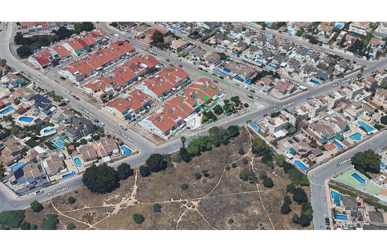 Resale - Chalet -
Torrevieja - Costa Blanca