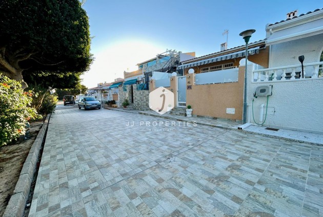 Resale - Chalet -
Torrevieja - Costa Blanca