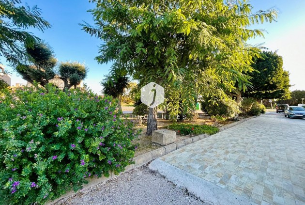 Resale - Chalet -
Torrevieja - Costa Blanca