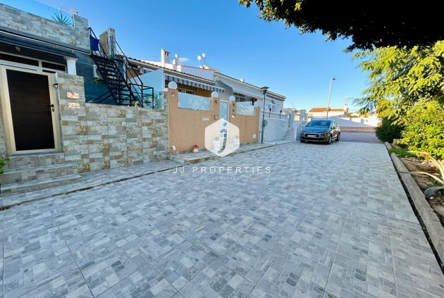 Resale - Chalet -
Torrevieja - Costa Blanca