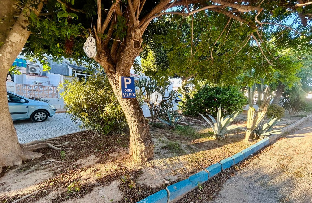 Resale - Chalet -
Torrevieja - Costa Blanca