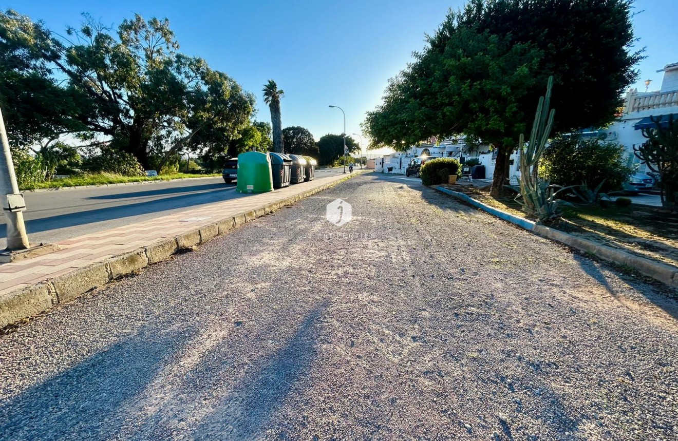 Resale - Chalet -
Torrevieja - Costa Blanca