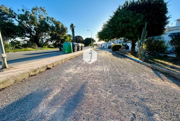 Resale - Chalet -
Torrevieja - Costa Blanca