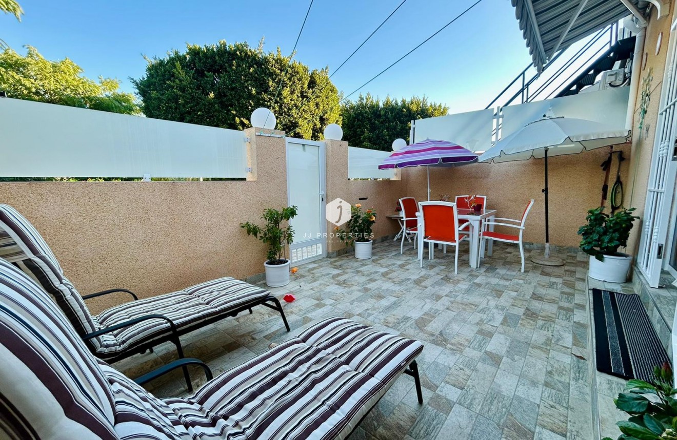 Resale - Chalet -
Torrevieja - Costa Blanca