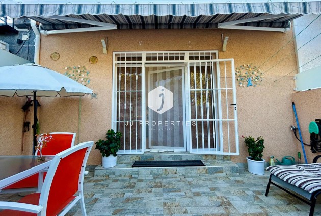 Resale - Chalet -
Torrevieja - Costa Blanca