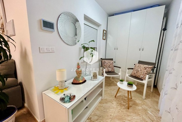 Resale - Chalet -
Torrevieja - Costa Blanca