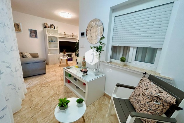 Resale - Chalet -
Torrevieja - Costa Blanca