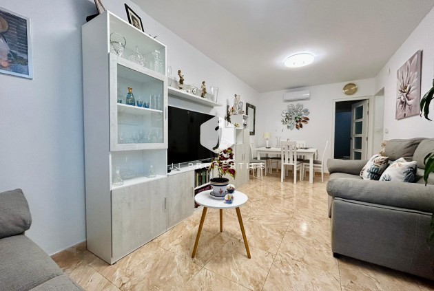 Resale - Chalet -
Torrevieja - Costa Blanca