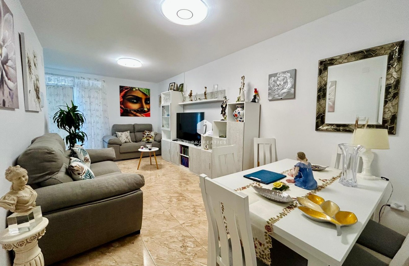 Resale - Chalet -
Torrevieja - Costa Blanca