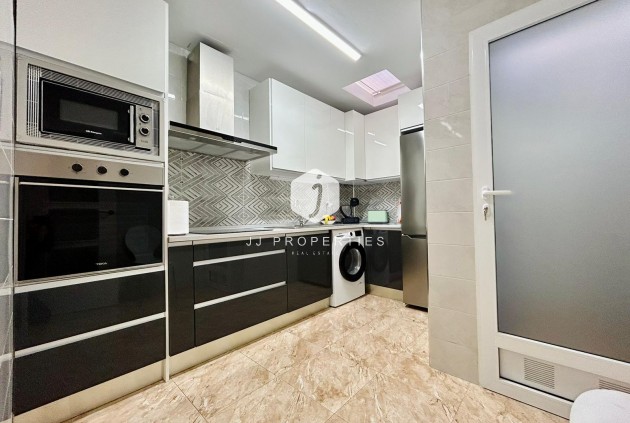 Resale - Chalet -
Torrevieja - Costa Blanca