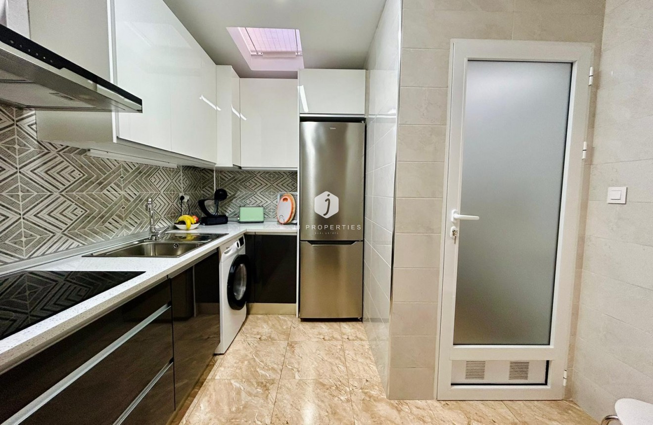 Resale - Chalet -
Torrevieja - Costa Blanca