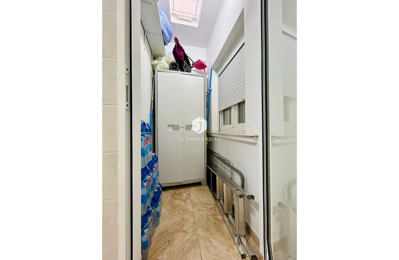 Resale - Chalet -
Torrevieja - Costa Blanca