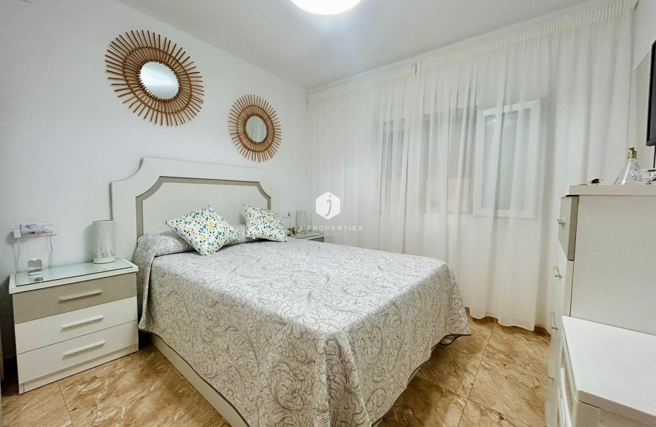 Resale - Chalet -
Torrevieja - Costa Blanca