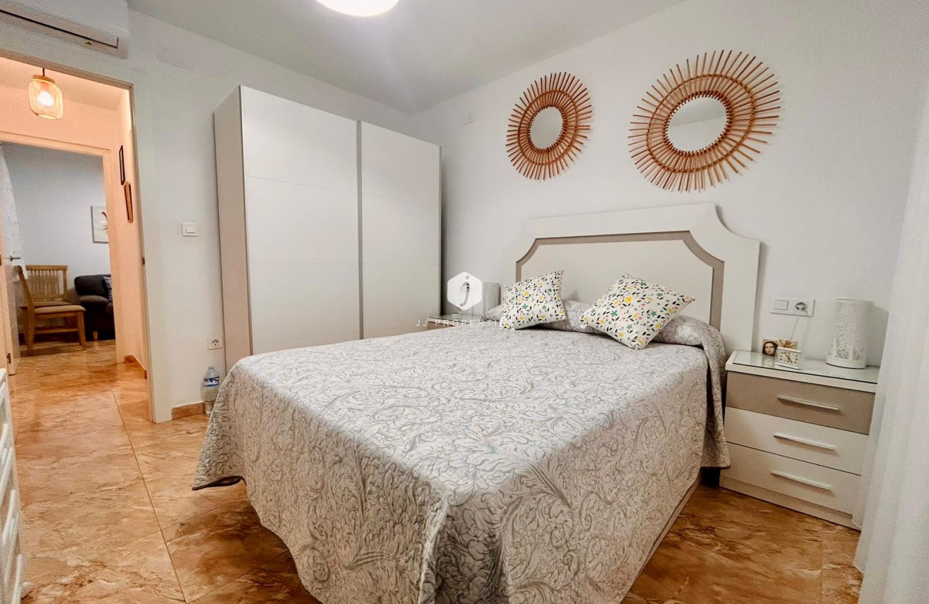 Resale - Chalet -
Torrevieja - Costa Blanca