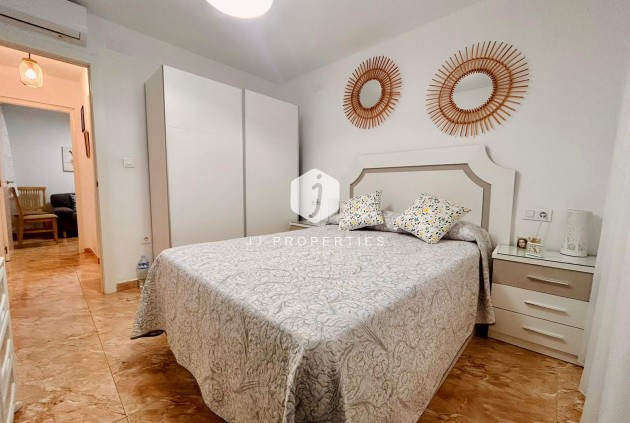 Resale - Chalet -
Torrevieja - Costa Blanca