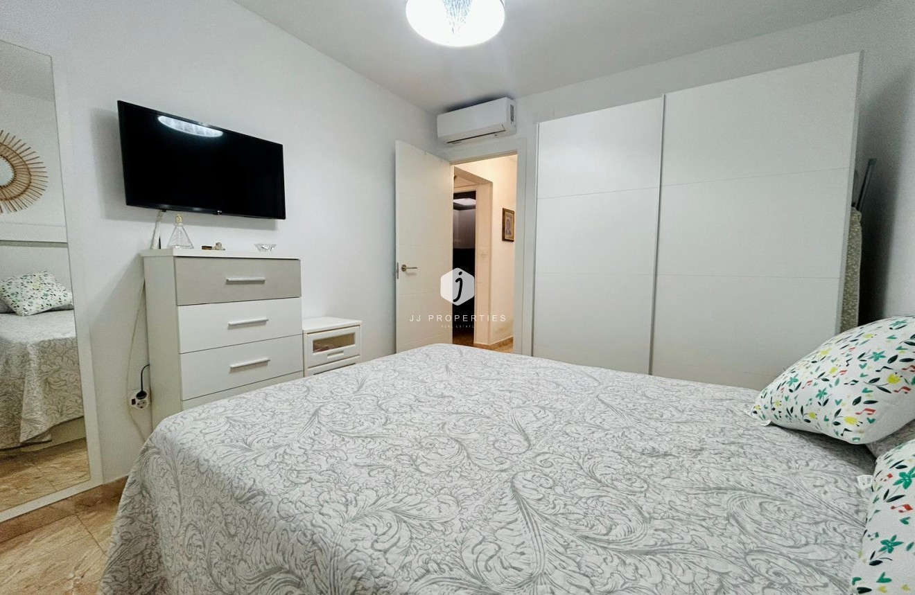 Resale - Chalet -
Torrevieja - Costa Blanca