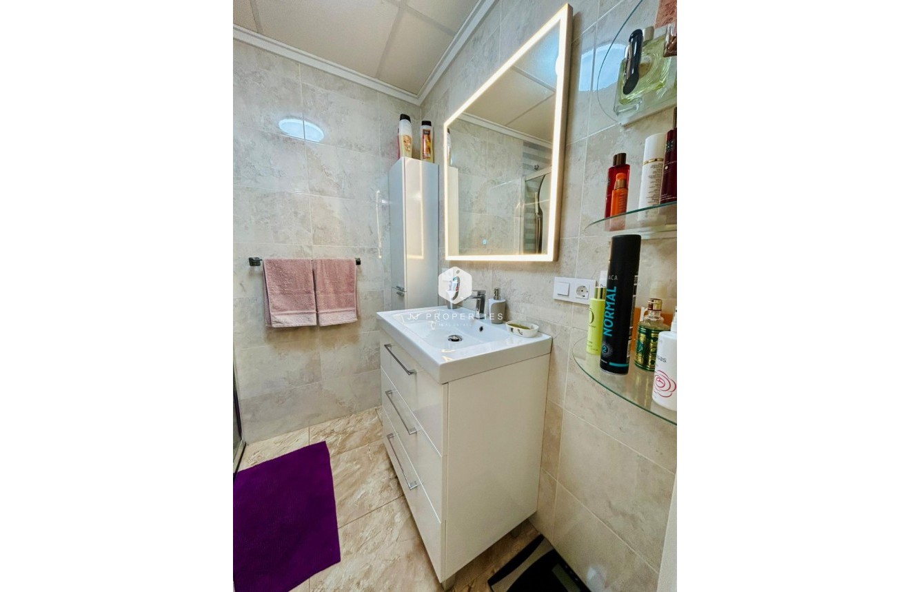 Resale - Chalet -
Torrevieja - Costa Blanca