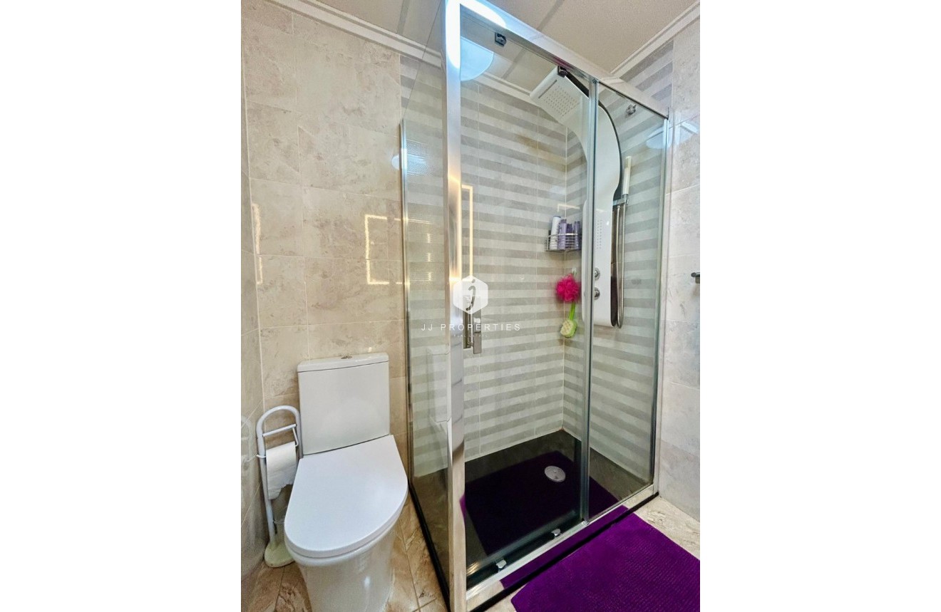 Resale - Chalet -
Torrevieja - Costa Blanca