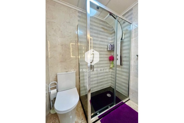 Resale - Chalet -
Torrevieja - Costa Blanca