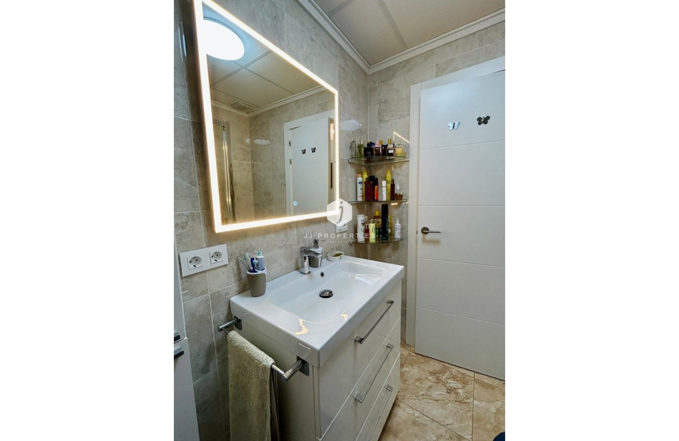 Resale - Chalet -
Torrevieja - Costa Blanca