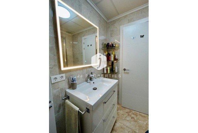 Resale - Chalet -
Torrevieja - Costa Blanca