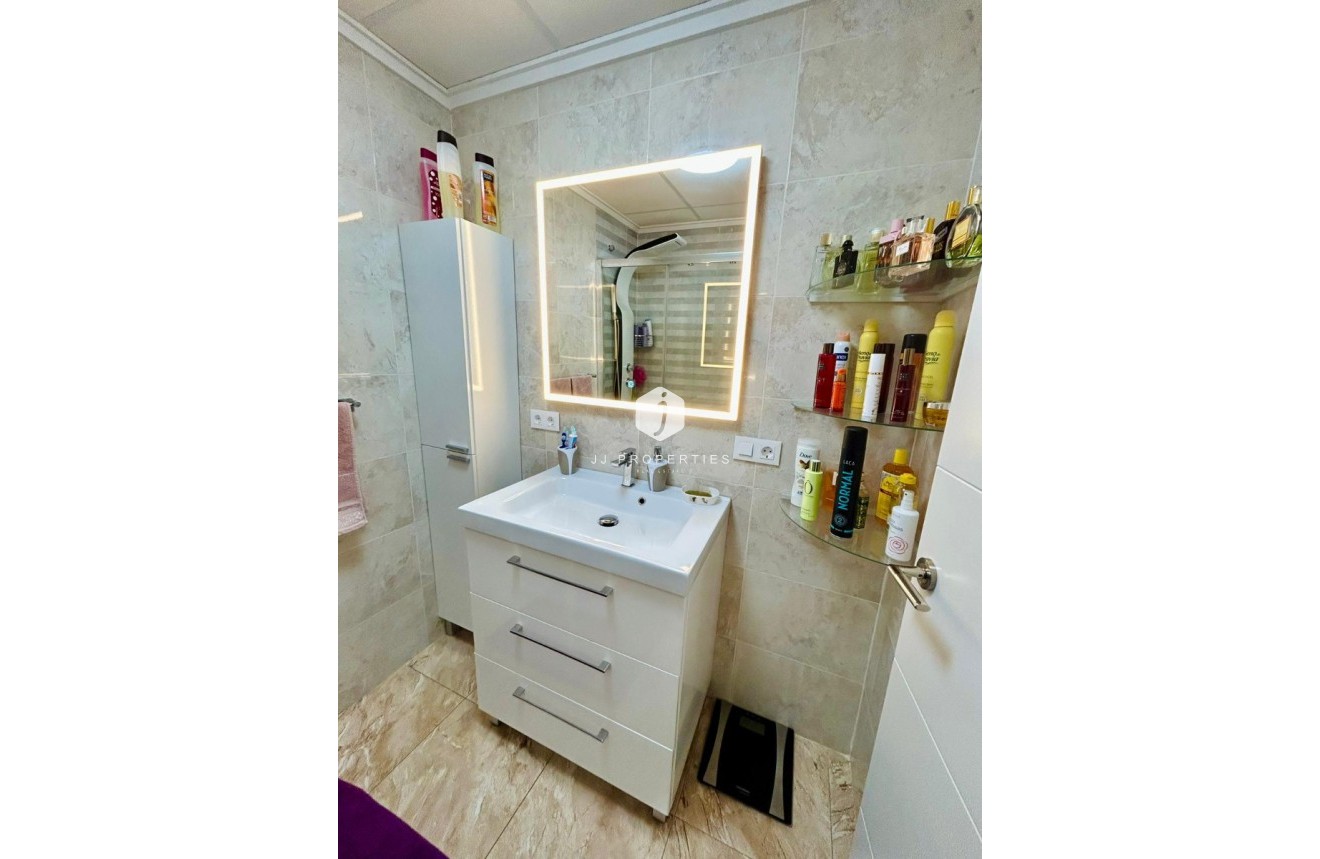 Resale - Chalet -
Torrevieja - Costa Blanca