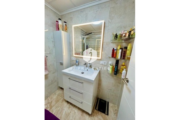 Resale - Chalet -
Torrevieja - Costa Blanca