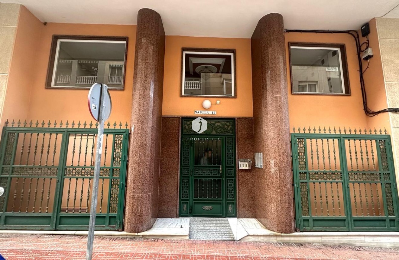 Resale - Apartment / flat -
Torrevieja - Centro