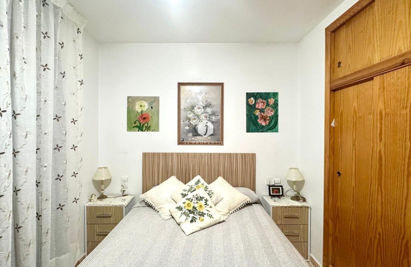 Resale - Apartment / flat -
Torrevieja - Centro