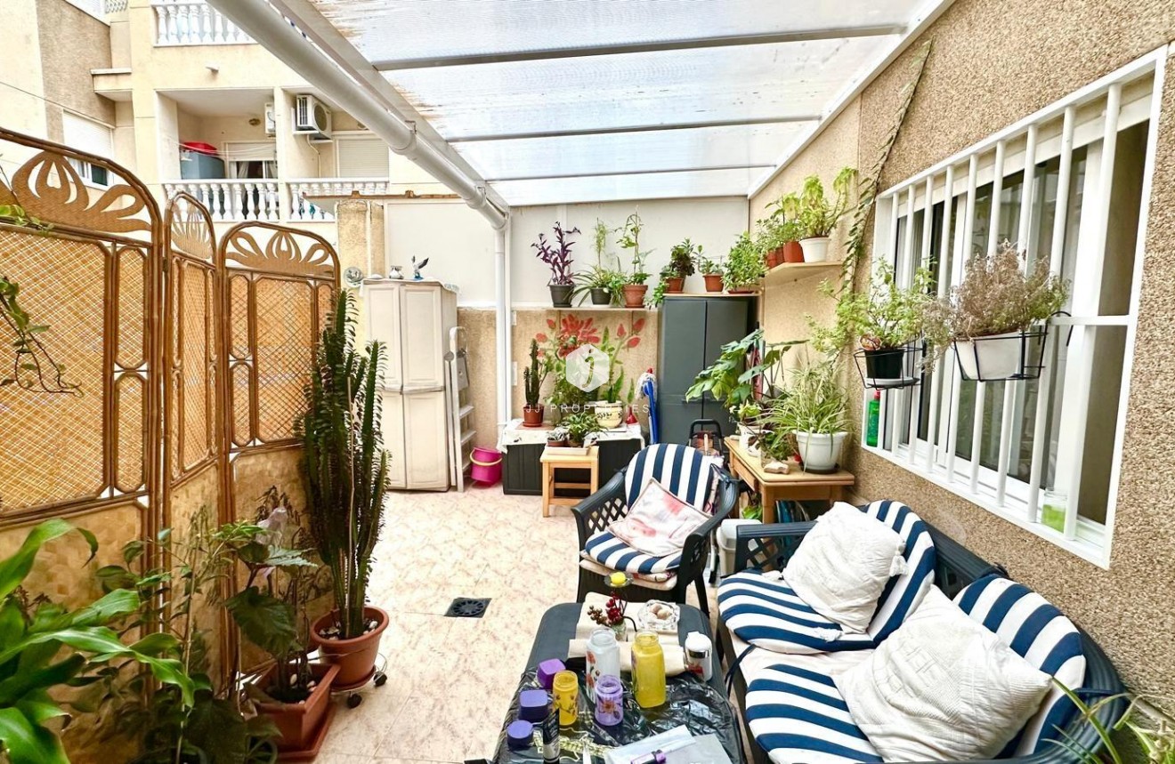 Resale - Apartment / flat -
Torrevieja - Centro