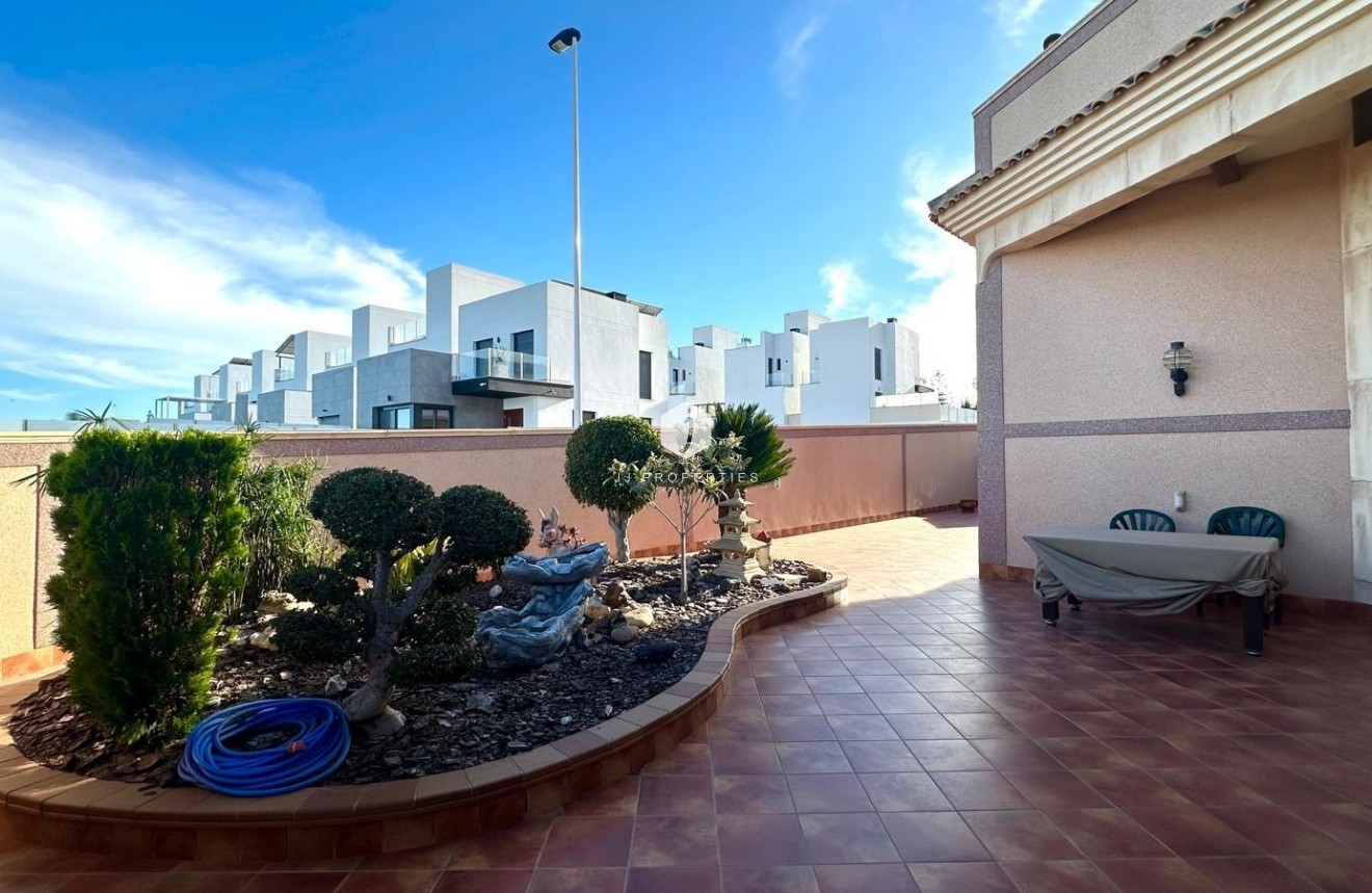 Resale - Chalet -
Torrevieja - La siesta