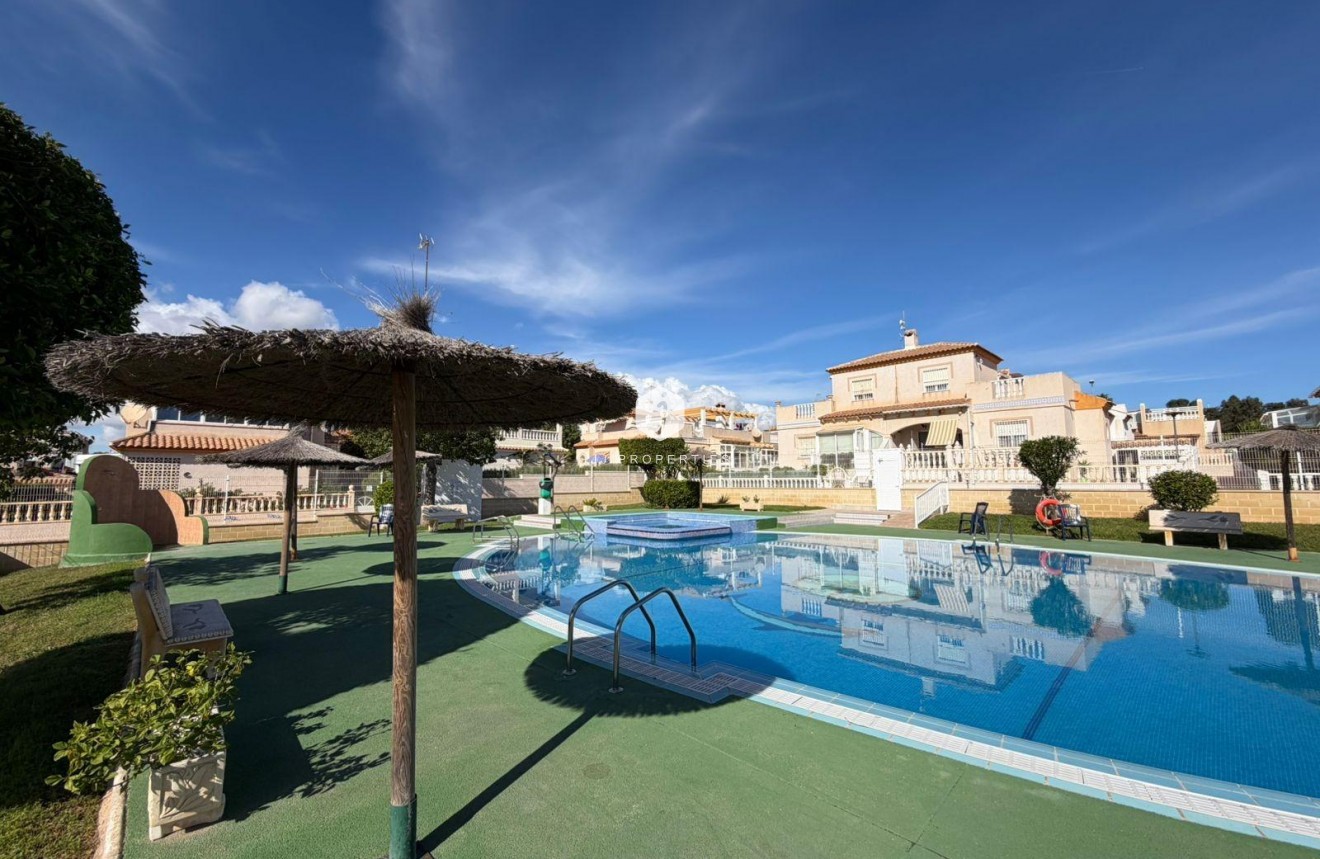 Resale - Chalet -
Torrevieja - Cabo cervera