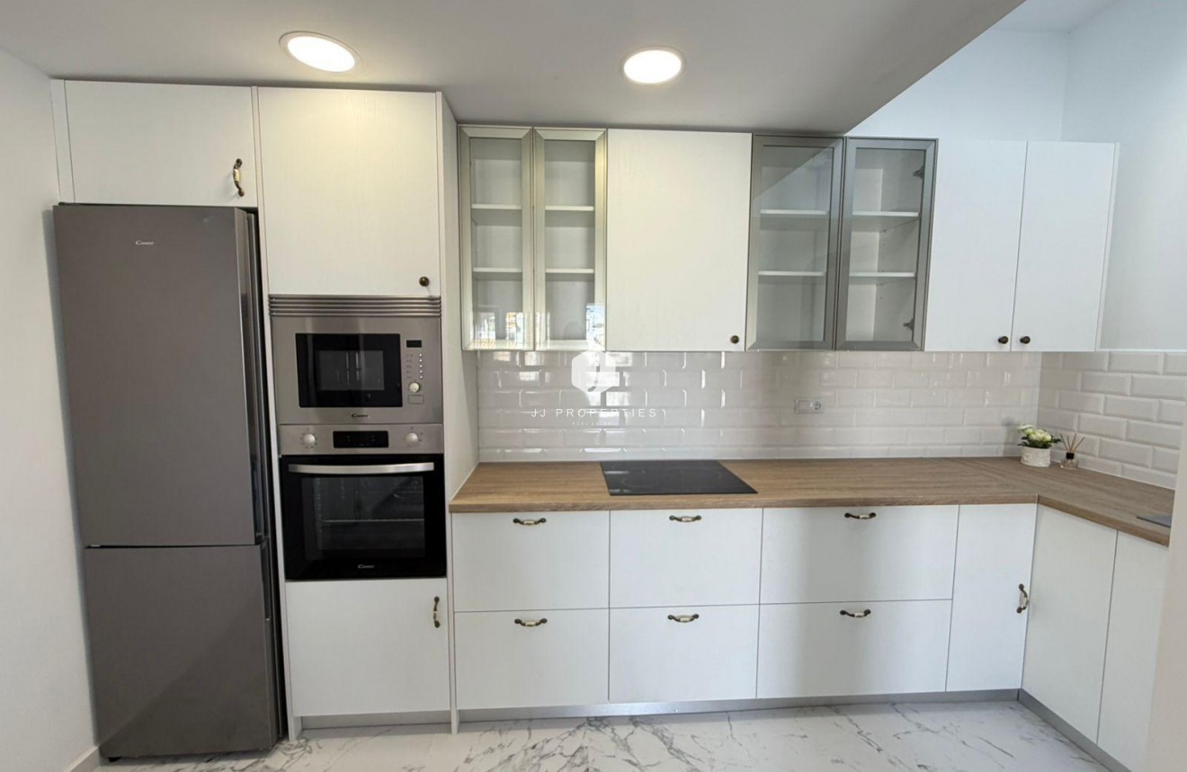 Resale - Chalet -
Torrevieja - Cabo cervera