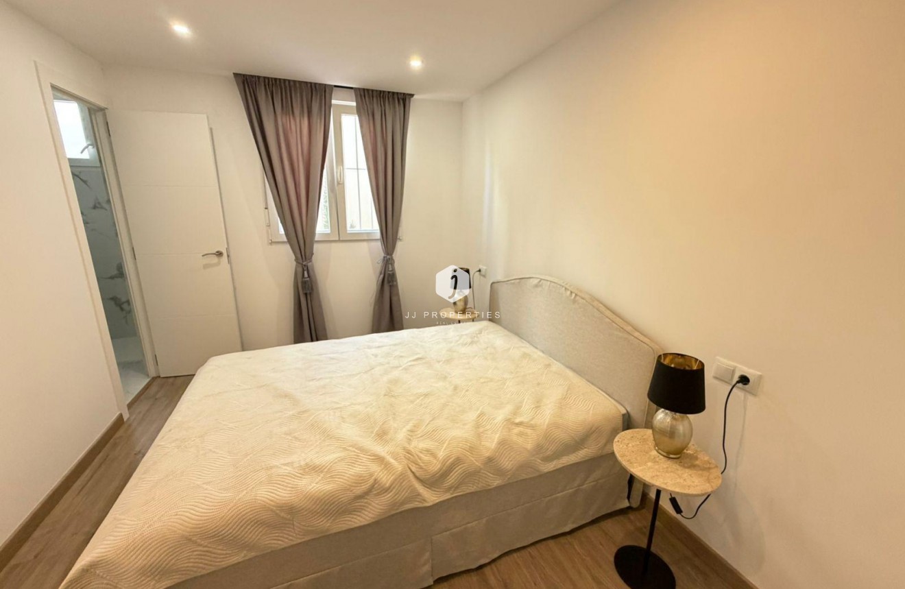 Resale - Chalet -
Torrevieja - Cabo cervera