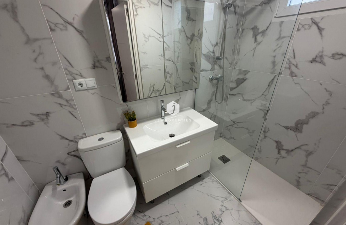 Resale - Chalet -
Torrevieja - Cabo cervera