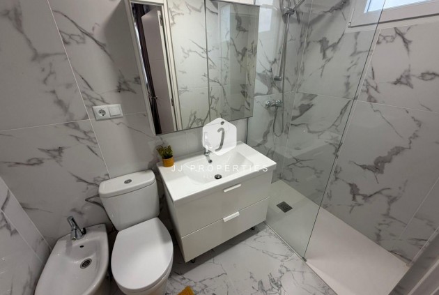 Resale - Chalet -
Torrevieja - Cabo cervera