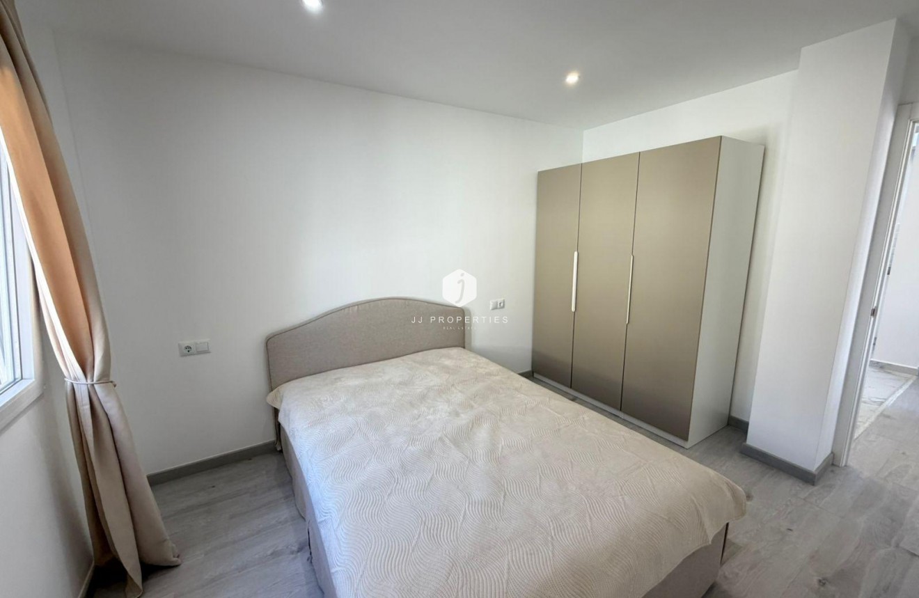 Resale - Chalet -
Torrevieja - Cabo cervera