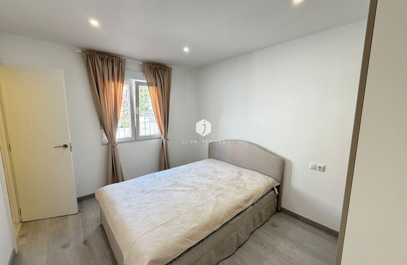 Resale - Chalet -
Torrevieja - Cabo cervera