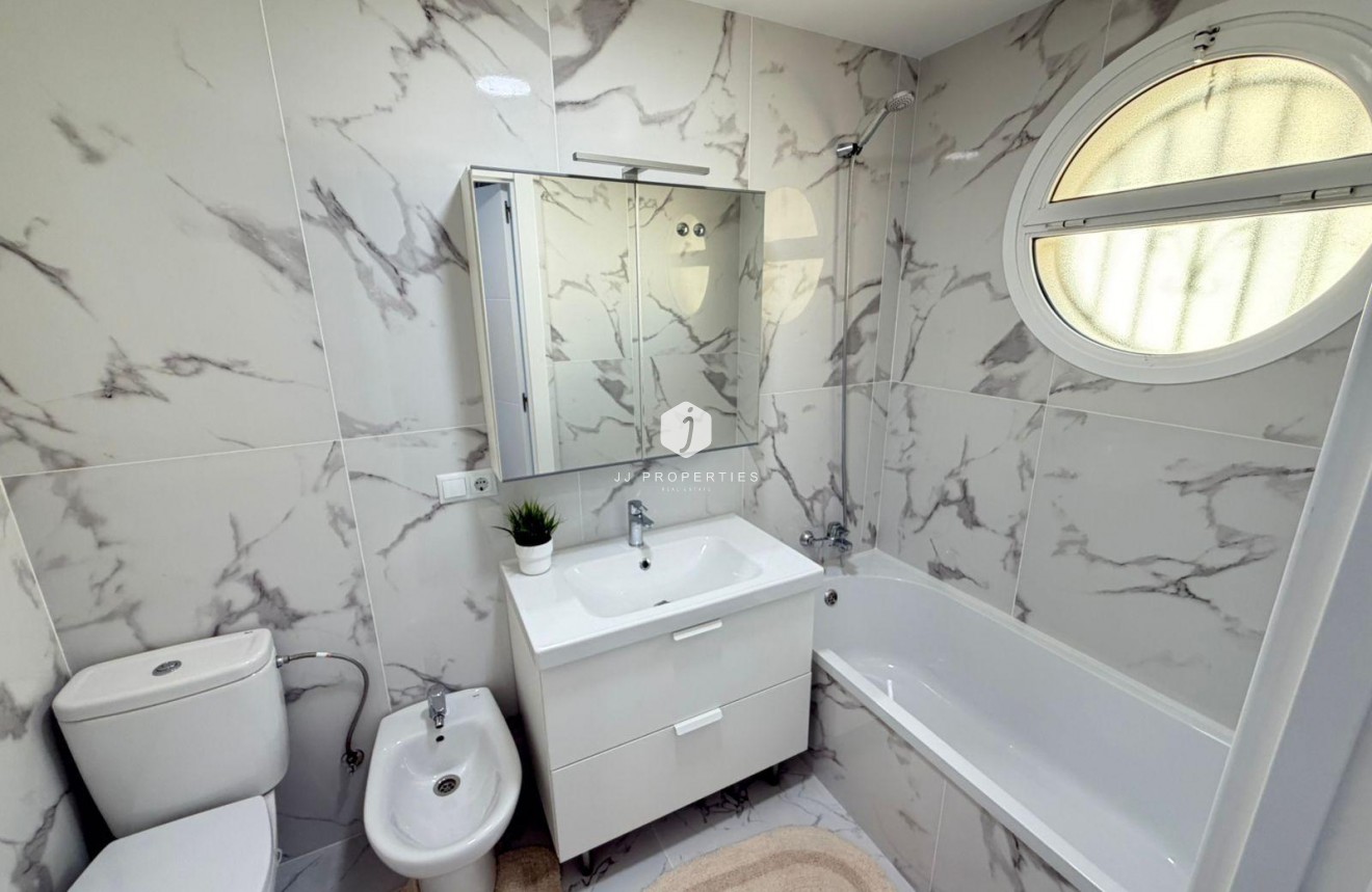 Resale - Chalet -
Torrevieja - Cabo cervera