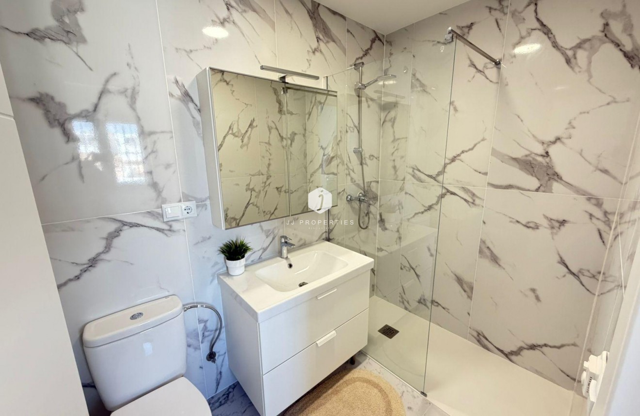 Resale - Chalet -
Torrevieja - Cabo cervera