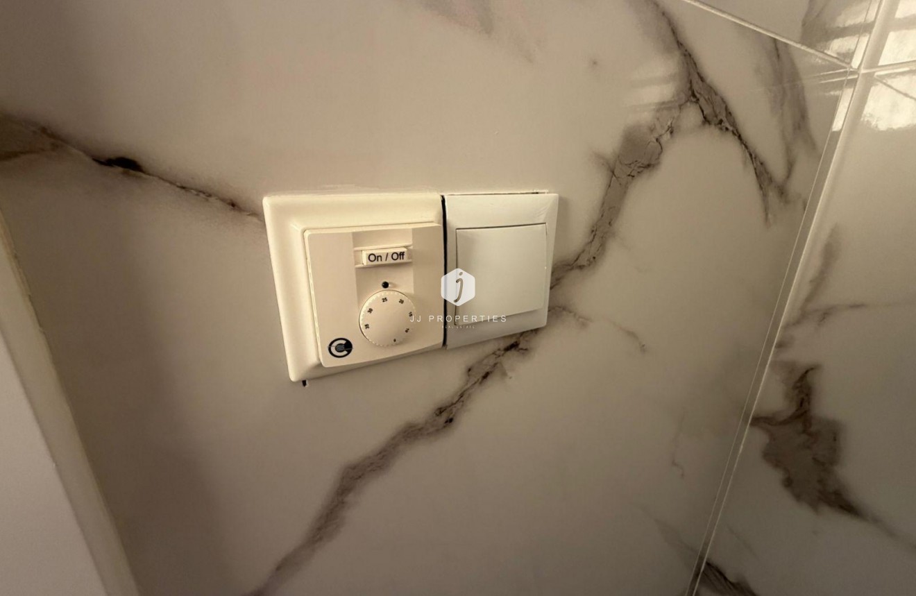 Resale - Chalet -
Torrevieja - Cabo cervera