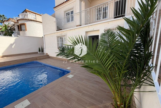 Resale - Chalet -
Torrevieja - Cabo cervera