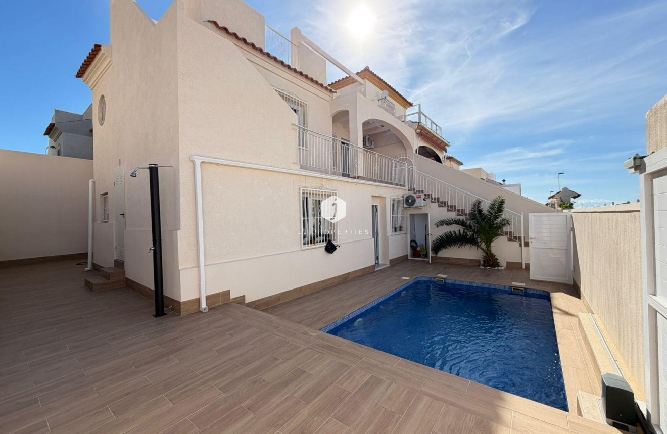 Resale - Chalet -
Torrevieja - Cabo cervera